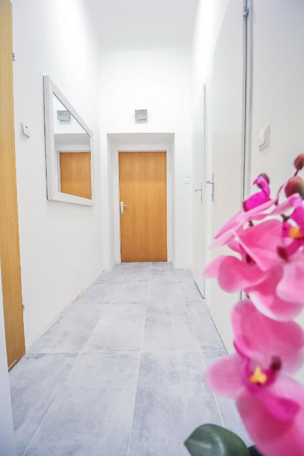 Comfort Quad Room Hn Відень Екстер'єр фото